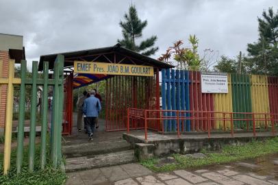 Neste domingo (6), o Brasil irá eleger os conselheiros tutelares que, nos próximos quatro anos, trabalharão pela defesa dos direitos das crianças e dos adolescentes. Todas as cidades brasileiras participarão, com urnas funcionando das 8h30min às 17h. Em Porto Alegre, os ônibus têm passe livre para que a população chegue às urnas e eleja 50 nomes dentre 185 candidatos. 