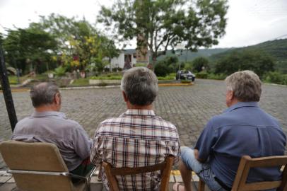  SANTA TEREZA, RS, BRASIL, 07-01-2016 : Envelhecimento da População gaúcha. Segundo a FEE, o Rio Grande do Sul terá, em 15 anos, 30% de população idosa. (Foto: André Ávila/Agência RBS, Notícias)