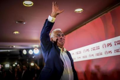 Socialist party candidate and Portuguese Prime Minister Antonio Costa waves as he addresses the nation after winning the Portugals General Election in Lisbon on October 6, 2019. - Portugals incumbent Prime Minister Antonio Costas Socialists won a general election today after presiding over a period of solid economic growth following years of austerity, near total results showed. (Photo by PATRICIA DE MELO MOREIRA / AFP)