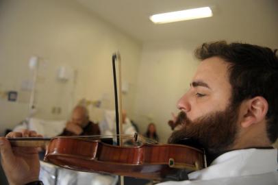  CAXIAS DO SUL, RS, BRASIL, 07/10/2019Orquestra da UCS passa pelos quartos do Hospital Geral(Lucas Amorelli/Agência RBS)