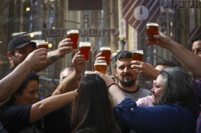  PORTO ALEGRE, RS, BRASIL, 07/10/2019: Este é um dos projetos do Pacto Alegre, que prevê divulgação de rotas turísticas da Capital, como a gastronômica e a rural... e a cervejeira entre elas. Na cervejeira, são 23 cervejarias participando (15 no 4º distrito)Indexador: ISADORA NEUMANN