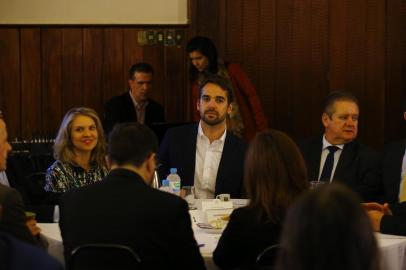  PORTO ALEGRE, RS, BRASIL, 07/10/2019- Governador Eduardo Leite encontra-se com deputados. (FOTOGRAFO: LAURO ALVES / AGENCIA RBS)Governador Eduardo Leite encontra-se com deputados Governador Eduardo Leite encontra-se com deputados. (FOTOGRAFO: LAURO ALVES / AGENCIA RBS)