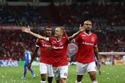  PORTO ALEGRE, RS, BRASIL, 04/09/2019- Inter x Cruzeiro: jogo da volta, válido pela semi final da Copa do Brasil. DAlessandro, Edenílson, Rodrigo Moledo. (FOTOGRAFO: JEFFERSON BOTEGA / AGENCIA RBS)