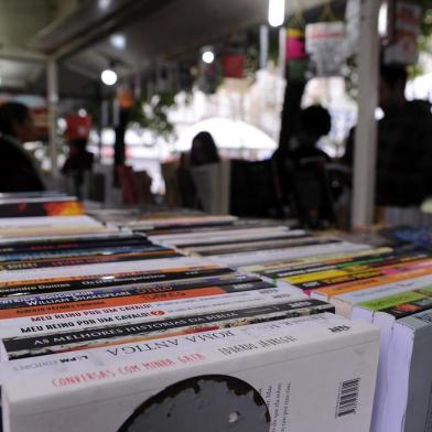  CAXIAS DO SUL, RS, BRASIL, 06/10/2019 - Ambiental do segundo fim de semana da 35ª Feira do Livro, que tem como tema Você é o que você lê. O patrono desta edição é Delcio Agliardi. (Marcelo Casagrande/Agência RBS)