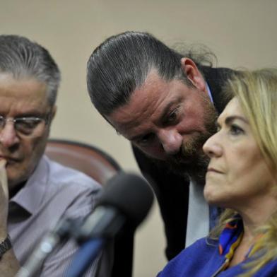 CAXIAS DO SUL, RS, BRASIL, 08/10/2019A Câmara de Vereadores aprovou por maioria o sétimo pedido de impeachment contra o prefeito de Caxias do Sul, Daniel Guerra (Republicanos). Quatorze parlamentares votaram pelo acolhimento da denúncia e oito se posicionaram contra a admissibilidade. Com o acolhimento, uma Comissão Processante, composta por três vereadores, dará prosseguimento à análise.Pela terceira vez, o documento foi assinado ex-vice-prefeito de Caxias, Ricardo Fabris de Abreu. Na denúncia, o autor apresentou quatro principais itens como motivação pelo pedido afastamento do prefeito. Entre eles, a não cedência da Praça Dante Alighieri e arredores para realização da benção dos freis Capuchinhos e a Parada Livre e supostas irregularidades na decisão de fechamento do Pronto-Atendimento 24 Horas sem oitiva do Conselho Municipal de Saúde. Também contestava o chamamento público para a empresa administradora da unidade de Pronto-Atendimento (UPA) Central.  Flávio Cassina PTB / Renato Nunes PR / Paula Ioris PSDB(Lucas Amorelli/Agência RBS)