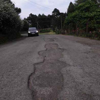 CAXIAS DO SUL, RS, BRASIL (02/10/2019)Moradores cobram manutenção de ruas no Bairro Santa Lúcia em Caxias. Na foto,  Rua Alcides Guisti no bairro Santa Lúcia. (Antonio Valiente/Agência RBS)