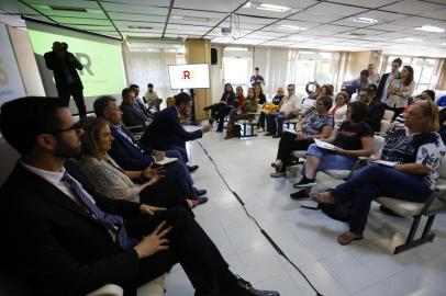  PORTO ALEGRE, RS, BRASIL, 09/10/2019- Governador Eduardo Leite necontra-se com o Cpers hoje para apresentar o projeto do governo para modifcar o plano de carrira do magistério.(FOTOGRAFO: ROBINSON ESTRÁSULAS / AGENCIA RBS)