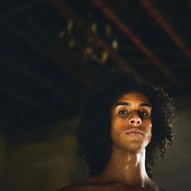 O corpo político e estético da cantora transexual negra Linn da Quebrada é o foco do filme Bixa Travesty, que ganha sessão em Caxias.