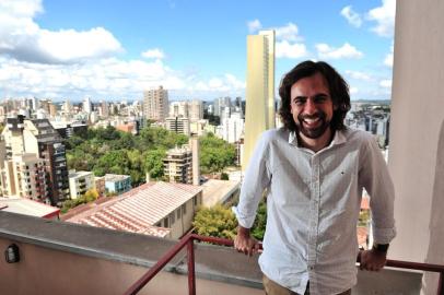  CAXIAS DO SUL, RS, BRASIL, 04/10/2016. O empreendedor Maurício Benvenutti, natural de Vacaria, mora no Vale do Silício e faz a ponte entre startups e investidores brasileiros. Maurício está em um ciclo de palestras no Brasil. Ele também está lançando o livro Os Incansáveis. (Diogo Sallaberry/Agência RBS)