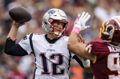 Tom Brandy, do New England Patriots, em jogo contra o Washington Redskins