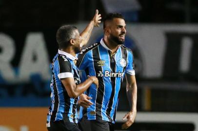 Brasileiro Championship - Gremio v CearaSoccer Football - Brasileiro Championship - Gremio v Ceara - Francisco Stedile, Caixas do Sul, Brazil - October 9, 2019   Gremios Maicon celebrates scoring their second goal with team mates    REUTERS/Diego Vara ORG XMIT: AIMEXLocal: CAIXAS DO SUL ;Brazil