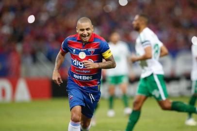  Wellington Paulista marcou dois gols na vitória por 2 a 0 do Fortaleza sobre a Chapecoense