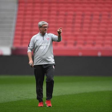 CURITIBA (PR), 16/9/2019: o técnico do Inter, Odair Hellmann, durante treino no Estádio Beira-Rio.