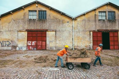  PORTO ALEGRE, RS, BRASIL, 12/04/2019: Início das obras de revitalização do Cais Mauá. (Foto: Omar Freitas / Agência RBS)