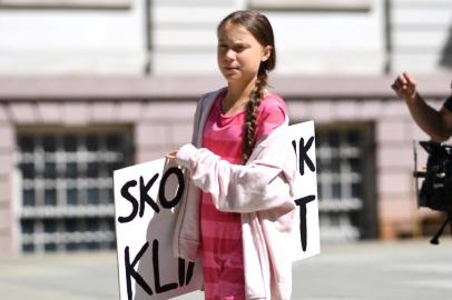 Climate protest ahead of UN summit, with Greta ThunbergTeen activist Greta Thunberg walks  at  the Global Climate Strike march on September 20, 2019 in New York City. - Crowds of children skipped school to join a global strike against climate change, heeding the rallying cry of teen activist Greta Thunberg and demanding adults act to stop environmental disaster. It was expected to be the biggest protest ever against the threat posed to the planet by climate change. (Photo by Johannes EISELE / AFP)Editoria: ENVLocal: New YorkIndexador: JOHANNES EISELESecao: weather scienceFonte: AFPFotógrafo: STF