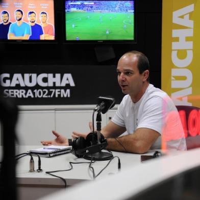  CAXIAS DO SUL, RS, BRASIL, 04/10/2019 - Programa Show dos esportes na rádio Gaúcha Serra, com o convidado José Renato Argentino, do ecocamping Jiu jitsu. Apresentação de Eduardo costa e Cristiano Daros. (Marcelo Casagrande/Agência RBS)