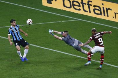 PORTO ALEGRE, RS, BRASIL - 02.10.2019 - Grêmio recebe o Flamengo pelo primeiro jogo da semifinal da Libertadores da América. Kannemann, Paulo Victor (Foto: Félix Zucco/Agencia RBS)