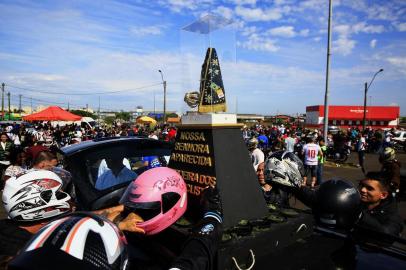  PORTO ALEGRE, RS, BRASIL, 12-10-2018: Procissão de motociclistas em homenagem à Nossa Senhora Aparecida. (Foto: Mateus Bruxel / Agência RBS)