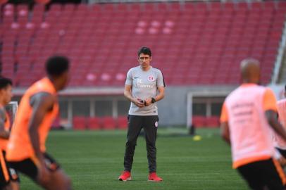 PORTO ALEGRE (RS), 11/10/2019: o técnico interino do Inter, Ricardo Colbachini, comanda treino no Estádio Beira-Rio. 