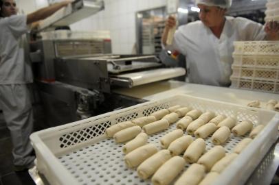  CAXIAS DO SUL, RS, BRASIL, 11/10/2019Dia do pão: Produção de pães congelados na panificadora Turatti.(Lucas Amorelli/Agência RBS)