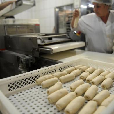  CAXIAS DO SUL, RS, BRASIL, 11/10/2019Dia do pão: Produção de pães congelados na panificadora Turatti.(Lucas Amorelli/Agência RBS)