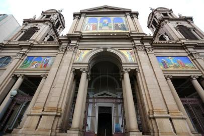  PORTO ALEGRE, RS, BRASIL, 24-04-2018: Pauta especial mostrando como a instalação de grades, muros, cercas, etc, impacta o ambiente urbano na Capital. Na foto, a Catedral Metropolitana de Porto Alegre (FOTO FÉLIX ZUCCO/AGÊNCIA RBS, Editoria SuaVida).