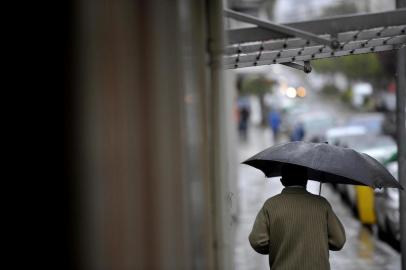  CAXIAS DO SUL, RS, BRASIL, 14/10/2019Chuva e frio na manhã de Caxias do Sul. (Lucas Amorelli/Agência RBS)