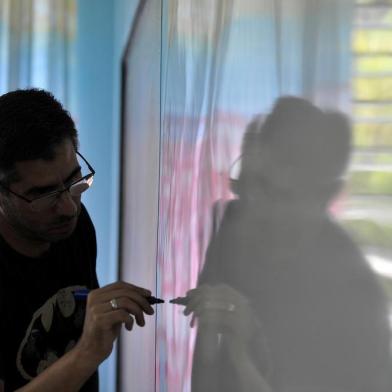  CAXIAS DO SUL, RS, BRASIL, 10/10/2019Dia do professor: professor é o Douglas Garcia, 34 anos, que há 15 atua em sala de aula e atualmente está na escola Rural em Antonio Prado.(Lucas Amorelli/Agência RBS)