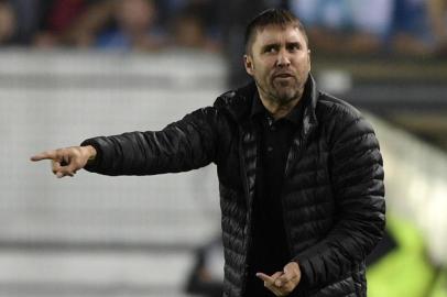  Argntinas Racing Club coach Eduardo Coudet gestures during the Copa Libertadores 2018, Group E, football match against Chiles Universidad de Chile at Juan Domingo Peron stadium in Buenos Aires on May 3, 2018. (Photo by Juan MABROMATA / AFP)Editoria: SPOLocal: AvellanedaIndexador: JUAN MABROMATASecao: soccerFonte: AFPFotógrafo: STF