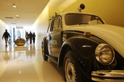  PORTO ALEGRE, RS, BRASIL, 15-10-2019: Exposição de viaturas e outros objetos contam a história da Polícia Civil no 3º andar do Shopping Praia de Belas. (Foto: Mateus Bruxel / Agência RBS)