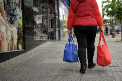  CAXIAS DO SUL, RS, BRASIL, 15/10/2019Semana municipal do consumo consciente. Supermercados estimulam o uso de sacolas de pano que podem ser utilizadas várias vezes ao invés a sacola plástica.(Lucas Amorelli/Agência RBS)