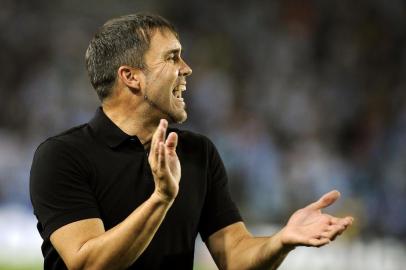  Argentinas Racing Club head coach Eduardo Coudet gestures, during their Copa Libertadores group E football match, against Brazils Vasco da Gama at Presidente Peron stadium in Avellaneda, Buenos Aires on April 19, 2018. (Photo by JAVIER GONZALEZ TOLEDO / AFP)Editoria: SPOLocal: Buenos AiresIndexador: JAVIER GONZALEZ TOLEDOSecao: soccerFonte: AFPFotógrafo: STR