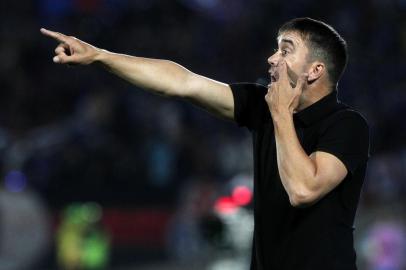  Argentina's Racing Club coach Eduardo Coudet gestures during the Copa Libertadores 2018 match against Chile's Universidad de Chile at the Nacional stadium in Santiago, on April 3, 2018. (Photo by CLAUDIO REYES / AFP)Editoria: SPOLocal: SantiagoIndexador: CLAUDIO REYESSecao: soccerFonte: AFPFotógrafo: STR