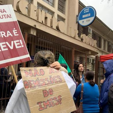 PORTO ALEGRE, 16/10/2019, Greve dos servidores do Imesf tem mobilização em frente ao posto de saúde modelo