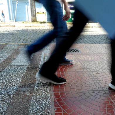  CAXIAS DO SUL, RS, BRASIL, 01/10/2019Calçadas modificadas na Av. Júlio de Castilhos pelos comerciantes.(Lucas Amorelli/Agência RBS)