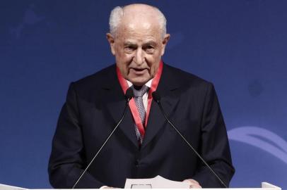  Brazilian co-founder of Bradesco Bank Lazaro de Mello Brandao delivers a speech during the 4th Bradescos Brazil Investment Forum, in Sao Paulo, Brazil, on April 04, 2017. (Photo by Miguel SCHINCARIOL / AFP)Editoria: FINLocal: Sao PauloIndexador: MIGUEL SCHINCARIOLSecao: business (general)Fonte: AFPFotógrafo: STR