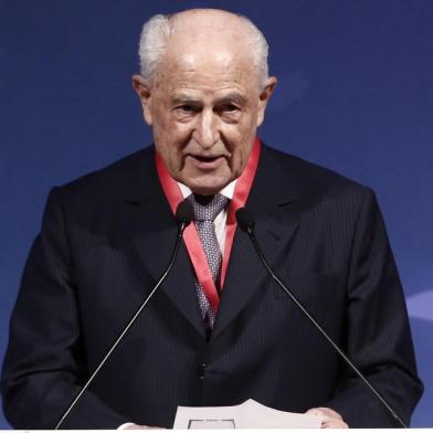  Brazilian co-founder of Bradesco Bank Lazaro de Mello Brandao delivers a speech during the 4th Bradescos Brazil Investment Forum, in Sao Paulo, Brazil, on April 04, 2017. (Photo by Miguel SCHINCARIOL / AFP)Editoria: FINLocal: Sao PauloIndexador: MIGUEL SCHINCARIOLSecao: business (general)Fonte: AFPFotógrafo: STR