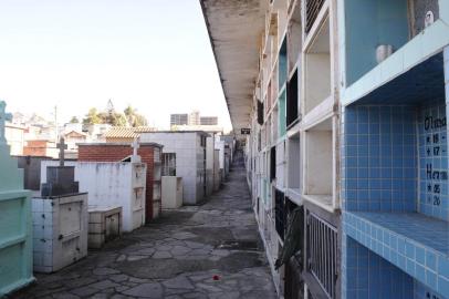  CAXIAS DO SUL, RS, BRASIL (11/10/2019)Cemitério Municipal de Caxias do Sul vive superlotação com mãos de 50 mil sepultamentos registrados. Local recebe média de 50 corpos por mês, sendo um dos principais destinos dados a mortos da cidade. (Antonio Valiente/Agência RBS)