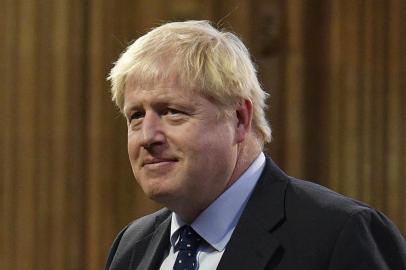 775416689Britain's Prime Minister Boris Johnson processes with members of parliament through the Central Lobby toward the House of Lords to listen to the Queen's Speech during the State Opening of Parliament in the Houses of Parliament in London on October 14, 2019. - The State Opening of Parliament is where Queen Elizabeth II performs her ceremonial duty of informing parliament about the government's agenda for the coming year in a Queen's Speech. (Photo by DANIEL LEAL-OLIVAS / various sources / AFP)Editoria: HUMLocal: LondonIndexador: DANIEL LEAL-OLIVASSecao: imperial and royal mattersFonte: AFPFotógrafo: STF