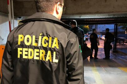  Polícia Federal deflagra, nesta manhã (17/10), a Operação Lamanai, para desarticular organização criminosa sediada em São Leopoldo e que atua no mercado financeiro paralelo, sem autorização das autoridades competentes, com a captação ilegal de recursos de cerca de um milhão de clientes.