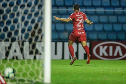 AvaÃ­ X Internacional - Campeonato Brasileiro 2019FLORIANÓPOLIS, SC, 17.10.2019 - Avaí X Internacional, Campeonato Brasileiro Série A - Gol de Sarrafiore para o Internacional durante a partida entre Avaí x Vasco válida pela 26ª rodada da Série A do Campeonato Brasileiro 2019 no estádio Aderbal Ramos da Silva em Florianópolis, Santa Catarina na noite desta quinta-feira. - (Foto: Eduardo Valente/FramePhoto/Folhapress)Local: FLORIANÃ¿POLIS ;SC ;BRASIL