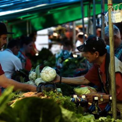  PORTO ALEGRE, RS, BRASIL, 29-09-2018. Roteiro da Sara. A Feira Ecológica da Redenção completa 29 anos no mês de outubro. (CARLOS MACEDO/ AGÊNCIA RBS)Indexador: Carlos Macedo