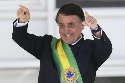  Brazils new president Jair Bolsonaro gestures after receiveing the presidential sash from outgoing Brazilian president Michel Temer (out of frame), at Planalto Palace in Brasilia on January 1, 2019. - Bolsonaro takes office with promises to radically change the path taken by Latin Americas biggest country by trashing decades of centre-left policies. (Photo by EVARISTO SA / AFP)Editoria: POLLocal: BrasíliaIndexador: EVARISTO SASecao: governmentFonte: AFPFotógrafo: STF