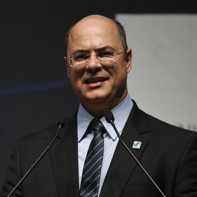  Rio de Janeiros Governor Wilson Witzel speaks during the ceremony marking the assembly of the parts of Brazils new Navy submarine Humaita (SBR-2), at the Itaguai Navy Complex in Rio de Janeiro, Brazil, on October 11, 2019. (Photo by MAURO PIMENTEL / AFP)Editoria: POLLocal: Rio de JaneiroIndexador: MAURO PIMENTELSecao: armed ForcesFonte: AFPFotógrafo: STF