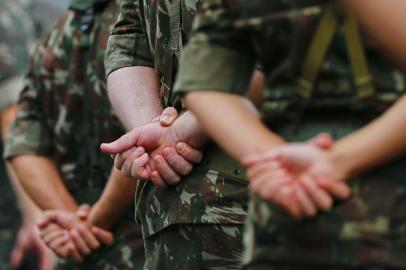  PORTO ALEGRE, RS, BRASIL, 21-02-2018: Cerimônia realizada pelo Comando Militar do Sul, alusiva ao 73º aniversário da Tomada de Monte Castelo na Segunda Guerra Mundial, contou com homenagens aos Pracinhas (combatentes Brasileiros na Guerra). A formatura foi realizada no 3º Batalhão de Polícia do Exército em Porto Alegre (FOTO FÉLIX ZUCCO/AGÊNCIA RBS, Editoria de Notícias).Indexador: Felix Zucco