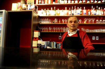  CAXIAS DO SUL, RS, BRASIL, 16/10/2019Luiz Paulo Zuanazzi, 64 anos, garçom desde os 20 anos.case de reportagem do +Serra(Lucas Amorelli/Agência RBS)