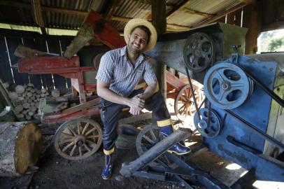  ERECHIM, RS, BRASIL - 2019.05.29 - Retrato do humorista Badin, para especial do Segundo Caderno sobre Humor da Colônia. (Foto: ANDRÉ ÁVILA/ Agência RBS)