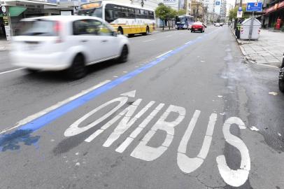  PORTO ALEGRE, RS, BRASIL, 21/10/2019- Nova faixa exclusiva para ônibus. (FOTOGRAFO: RONALDO BERNARDI / AGENCIA RBS)