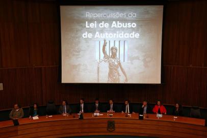  PORTO ALEGRE, RS, BRASIL, 21/10/2019- Ato contra a lei de abuso de autoridade. (FOTOGRAFO: JEFFERSON BOTEGA / AGENCIA RBS)Indexador: Jeff Botega