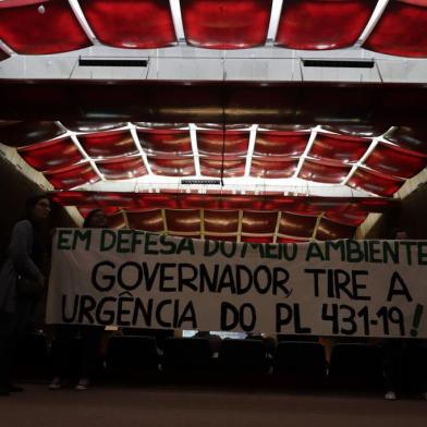  PORTO ALEGRE, RS, BRASIL - 21.10.2019 - O projeto de lei do governo do Estado que altera mais de 480 regras do código ambiental do Rio Grande do Sul será discutido em audiência promovida pela Assembleia Legislativa nesta segunda-feira (21). Integrantes de mais de 40 entidades rurais e de proteção ao meio ambiente e órgãos públicos convidados para o evento poderão tirar dúvidas e sugerir alterações no texto. Entre os chamados, estão Ministério Público Estadual, Ministério da Agricultura, Ordem dos Advogados do Brasil (OAB), Federação da Agricultura do Estado (Farsul), Instituto Brasileiro do Meio Ambiente e dos Recursos Naturais Renováveis (Ibama) e as ONGs WWF Brasil e Greenpeace. Estarão representando o governo os secretários Artur Lemos (Meio Ambiente) e Otomar Vivian (Casa Civil). (Foto: Omar Freitas/Agencia RBS)